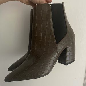 Green crocodile Chelsea boots size 8.5